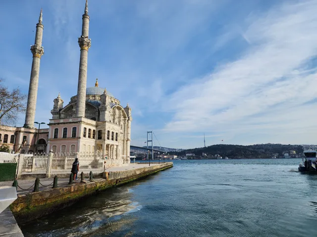 Ortaköy Camii